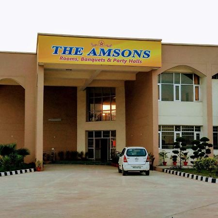 The Amsons Resorts ルディヤーナー エクステリア 写真